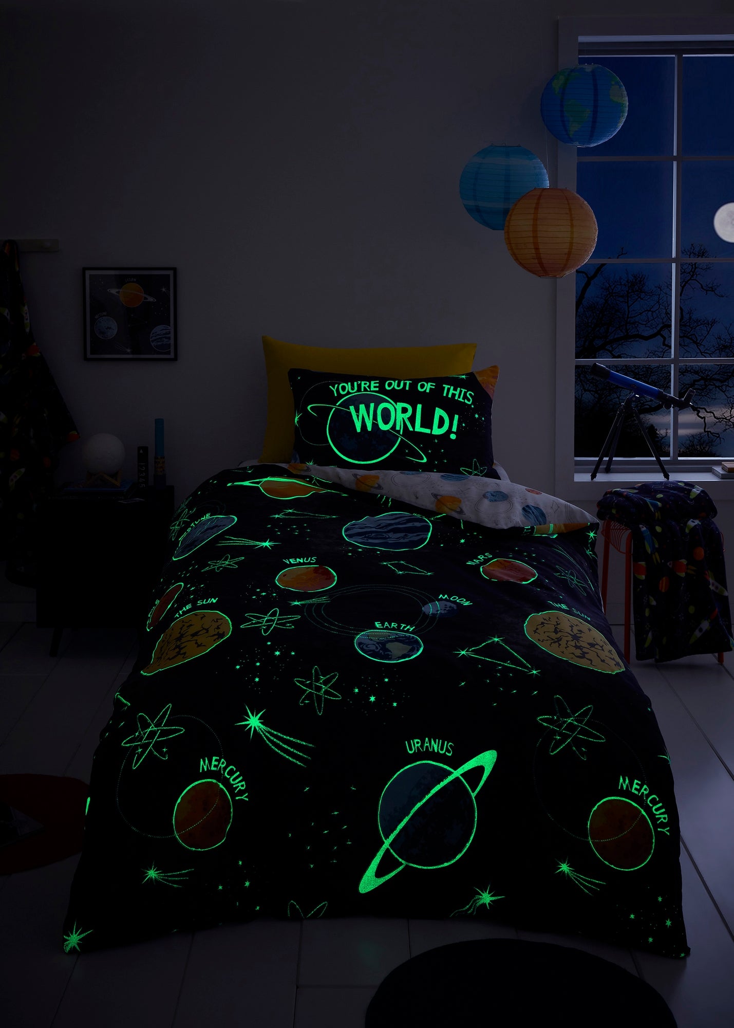 StarDreams Glow-in-the-Dark Kids Bedding Set
